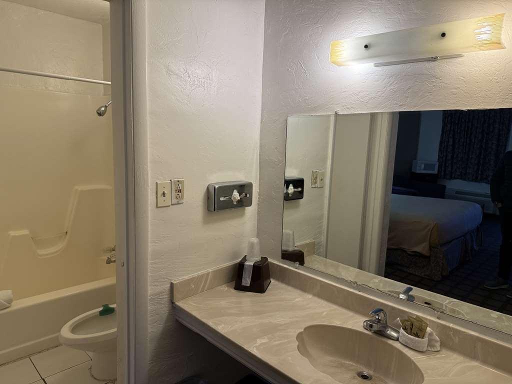 Americas Best Value Inn Wendover Ruang foto