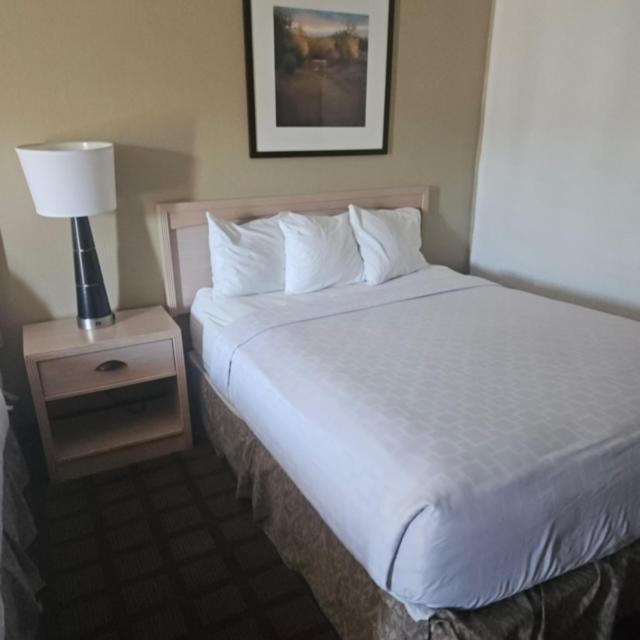 Americas Best Value Inn Wendover Bagian luar foto